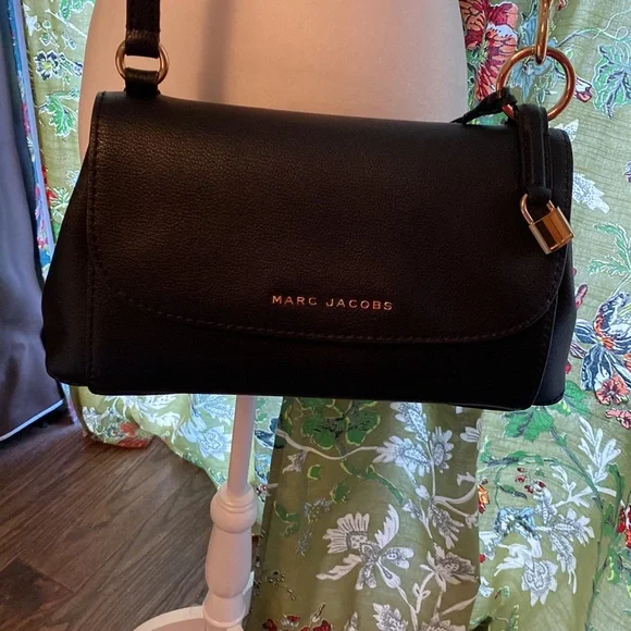 Marc Jacobs black beauty… - Picture 3 of 8